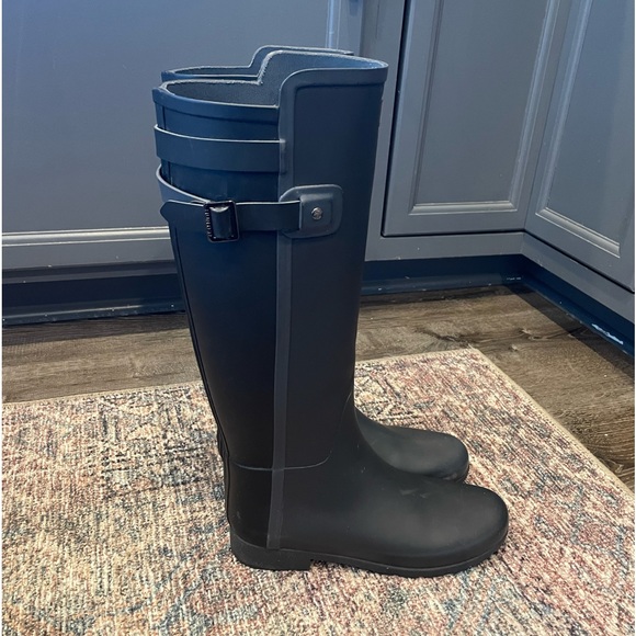 Hunter Women's Refined Tall Rain Boots | Two Tone Black and Blue - Picture 6 of 10